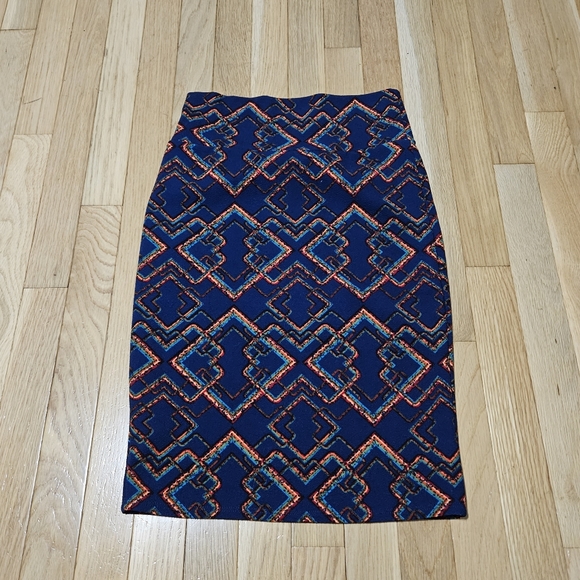 Lularoe Cassie Pencil Skirt - Picture 2 of 3